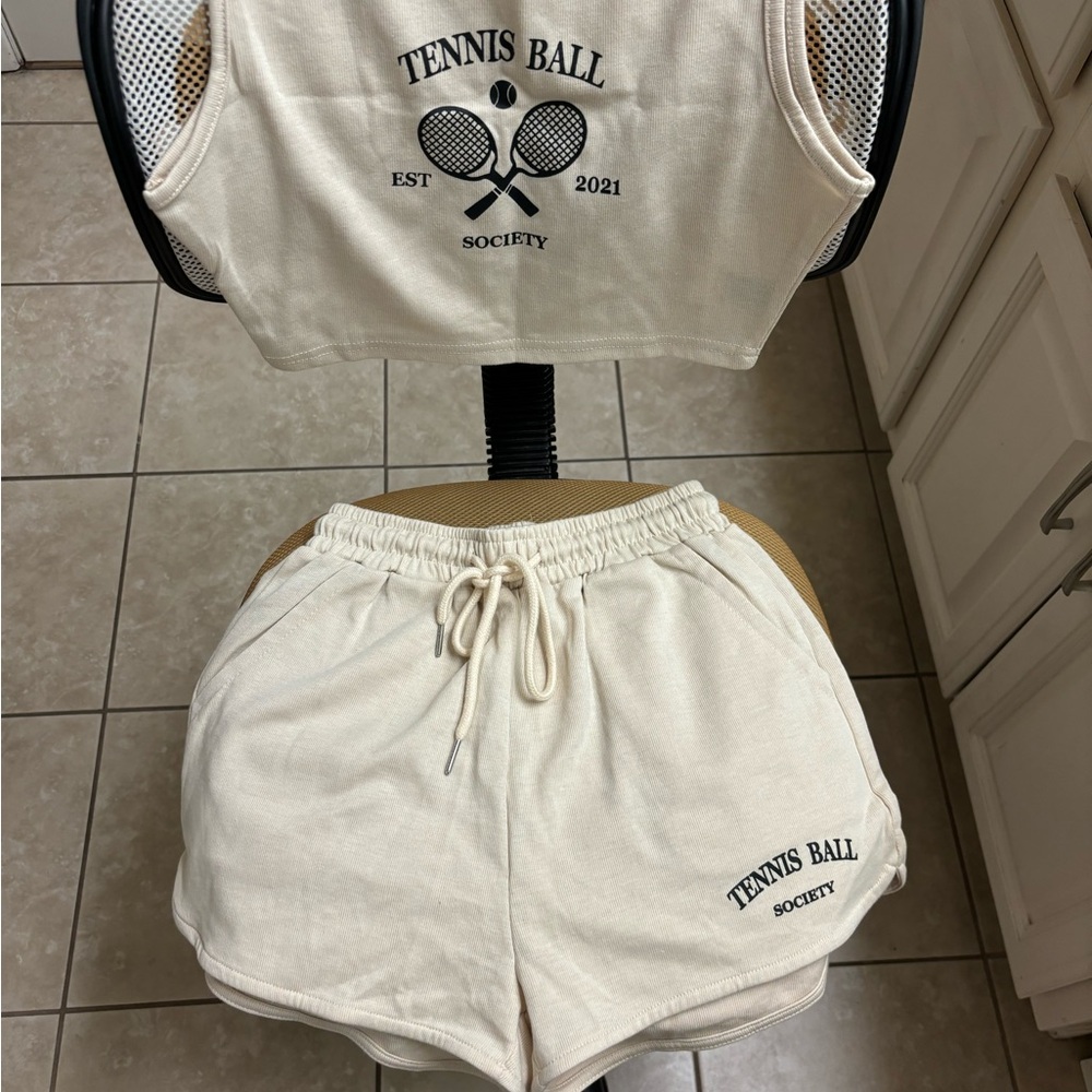 Two piece set - Picture 2 of 4